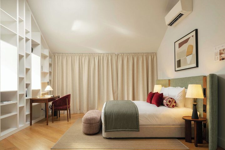 Room 25 of 193