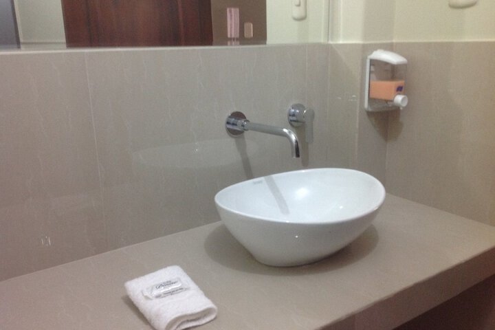 Room 9 of 14