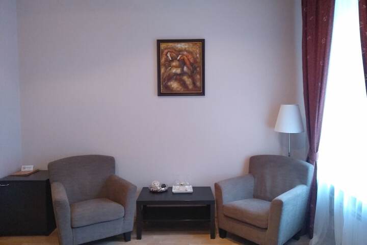 Room 33 of 62