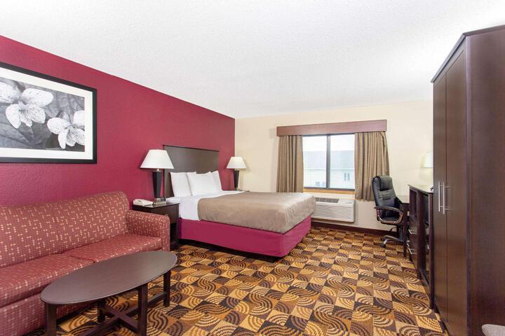 1 Queen Bed (9 of 22)