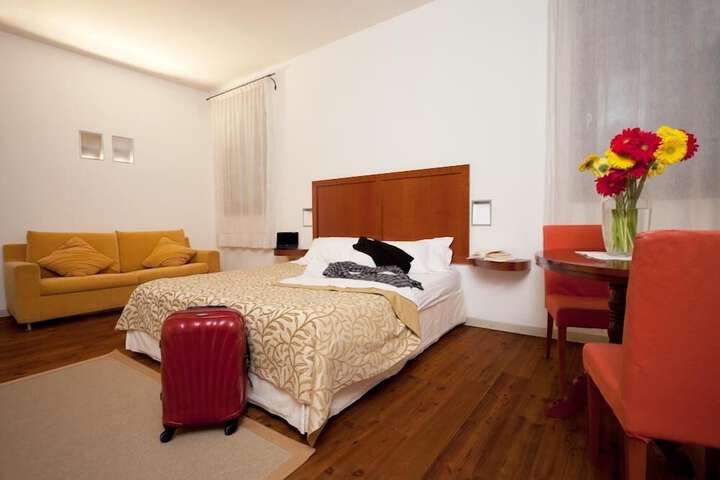 Room 8 of 31