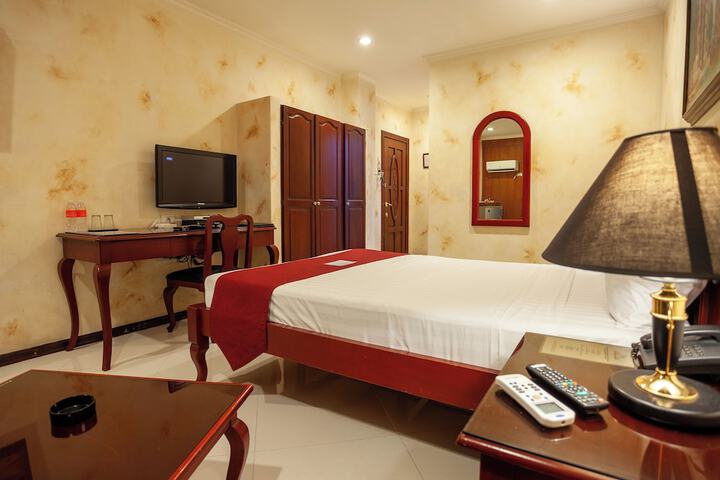 Room 13 of 38
