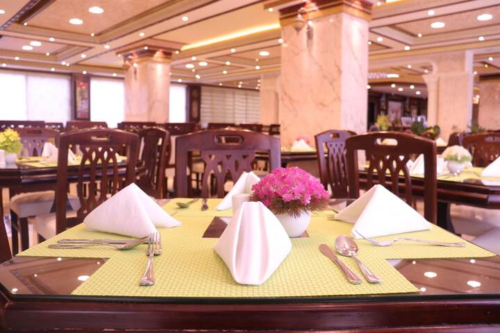 Dining 74 of 110