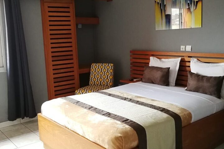Room 3 of 16