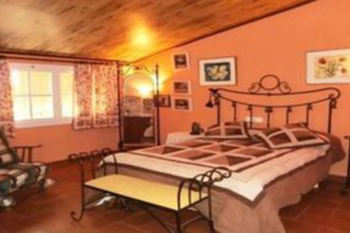 Room 10 of 18