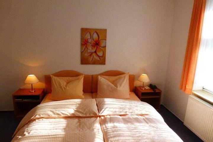 Room 6 of 65