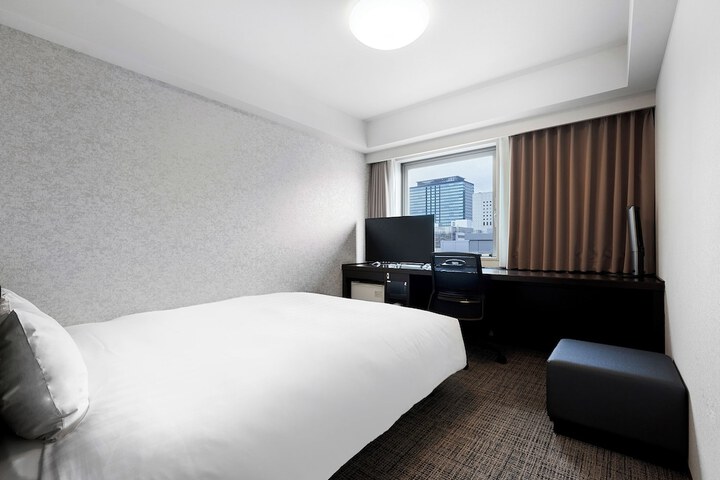 Room 11 of 48
