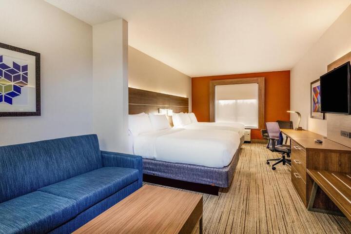 Standard Room, King or Two Doubles (2 of 9)