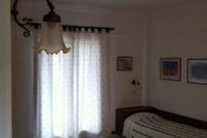 Room 7 of 18
