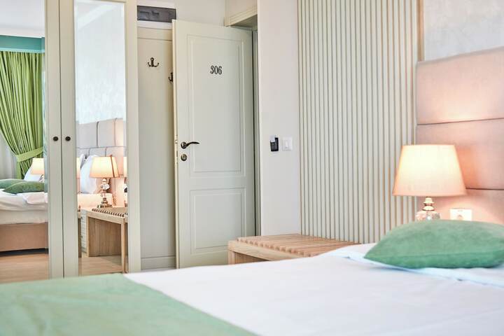 Room 17 of 100