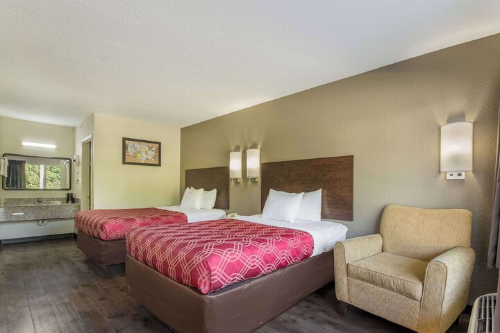 2 Double Beds (12 of 12)