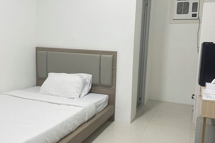 Room 5 of 16
