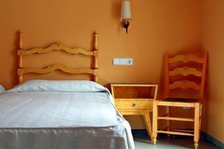 Room 4 of 12