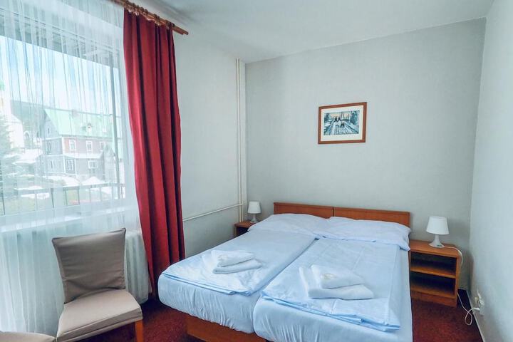 Room 11 of 28