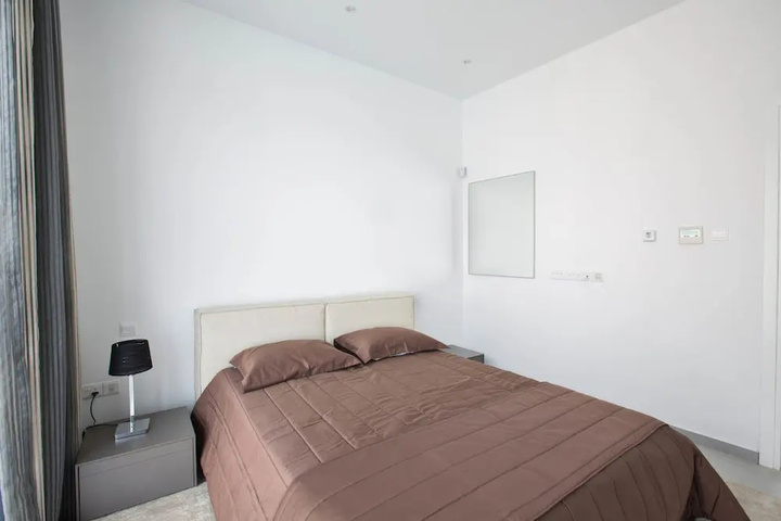 Room 5 of 25