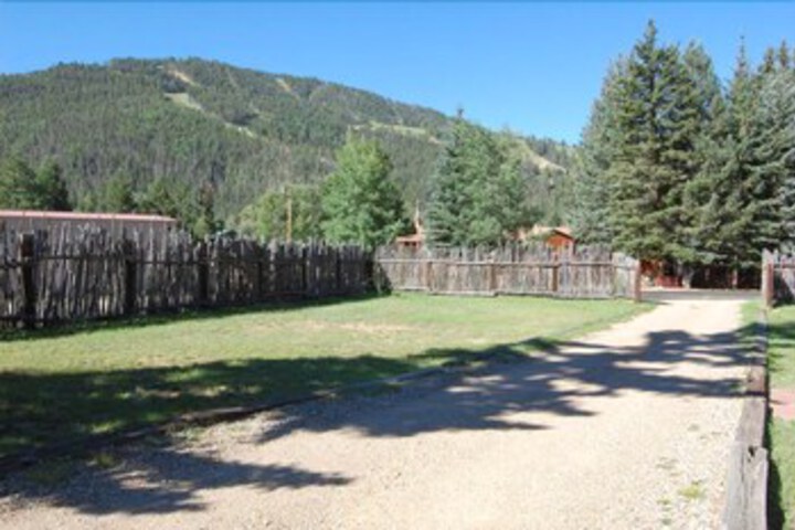 Property Grounds 19 of 24