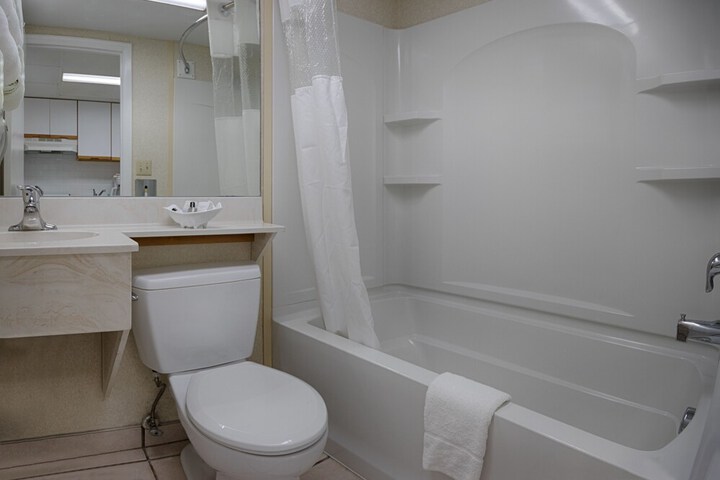 Quadruple with Double Bed (11 of 18)