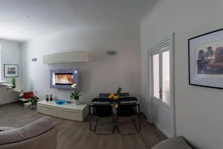 Room 2 of 3