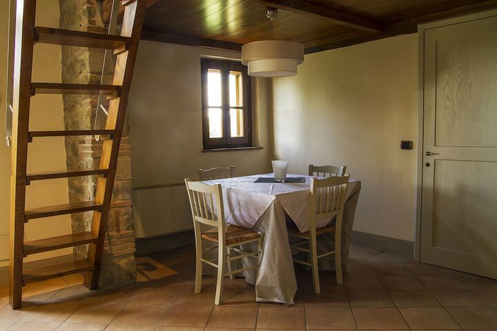 Room 16 of 76