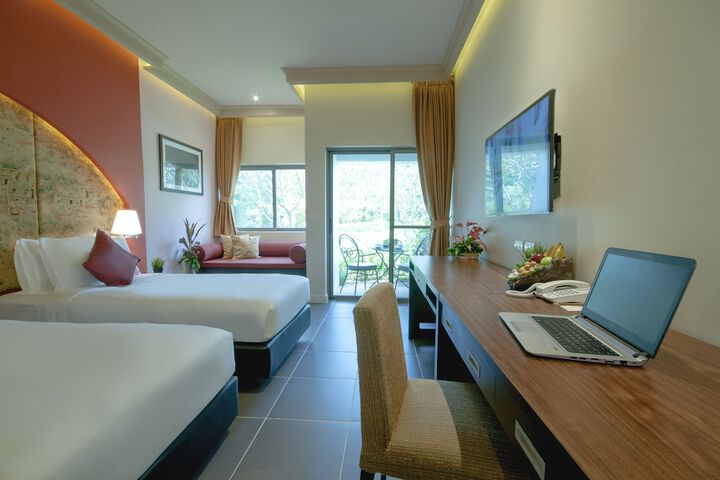 Room 4 of 115