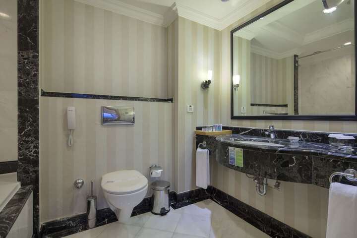 Room 15 of 126