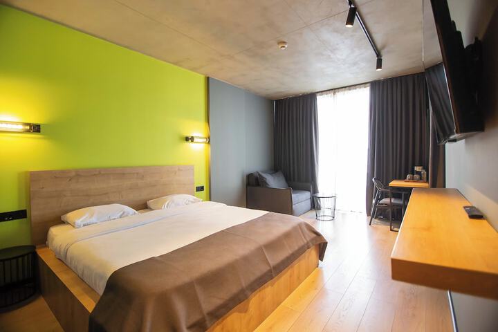 Room 9 of 32