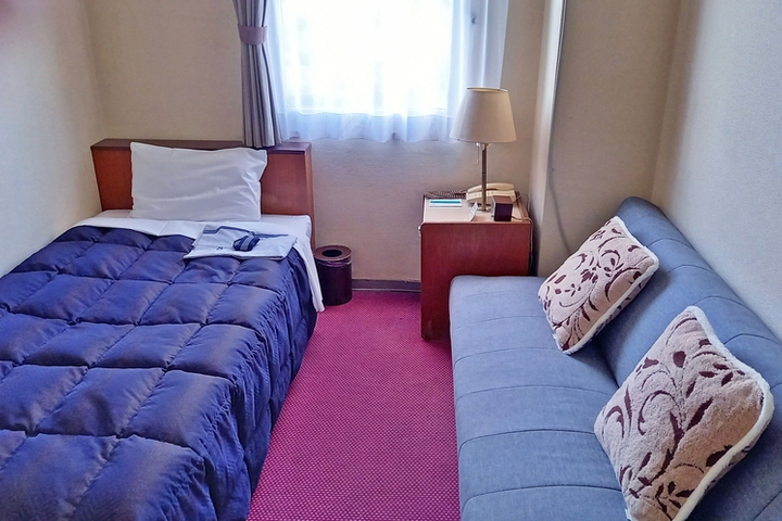 Room 5 of 6