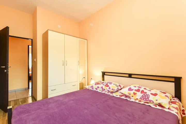Room 2 of 10