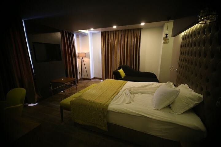 Room 16 of 44