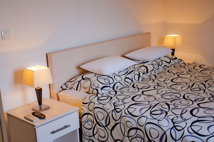 Room 3 of 102