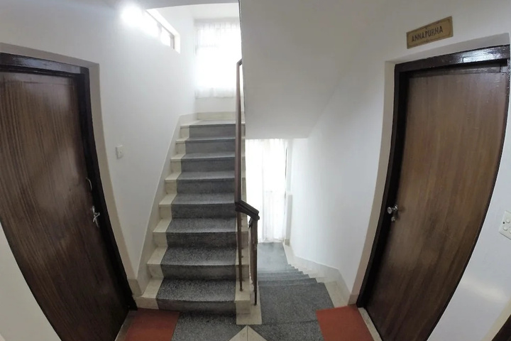 Room 8 of 10