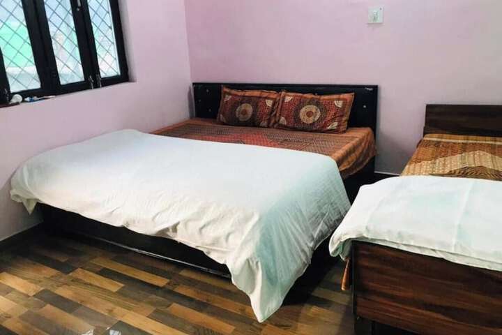 Room 4 of 18