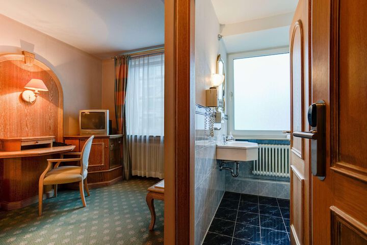 Room 48 of 75