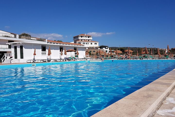Hotel Pool