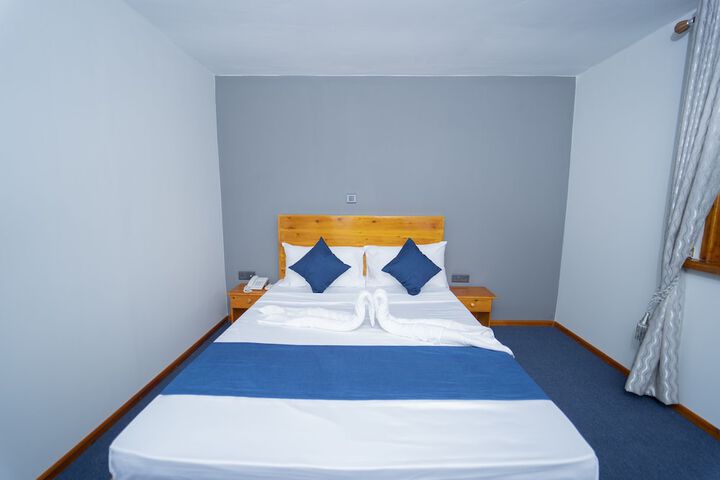 Room 9 of 13