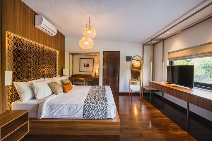 Room 4 of 72