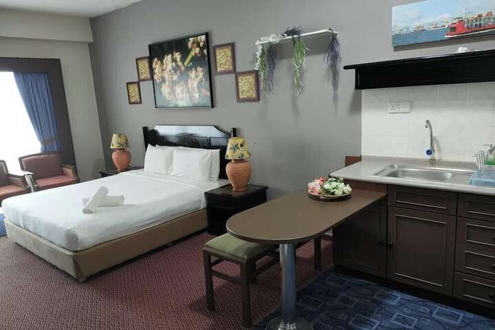 Room 221 of 650