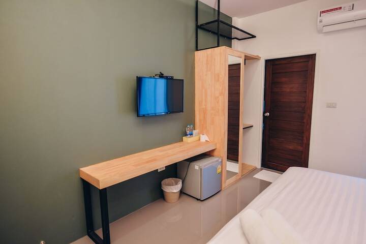 Room 27 of 65