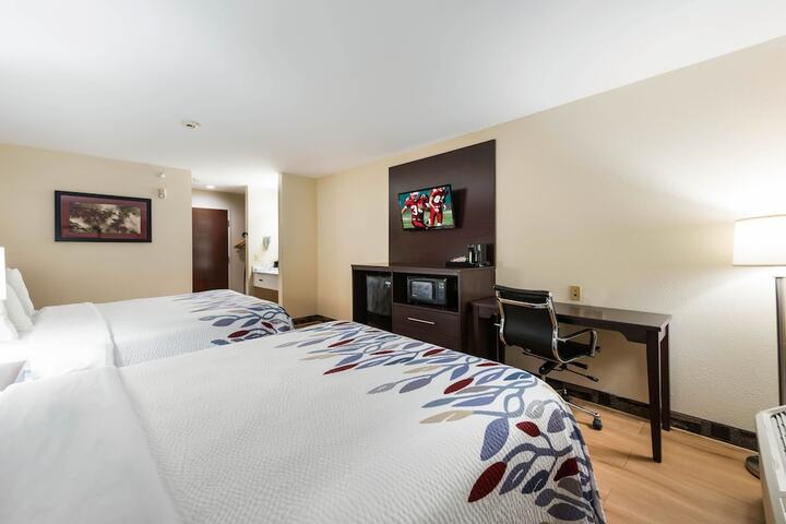 2 Queen Beds (5 of 6)