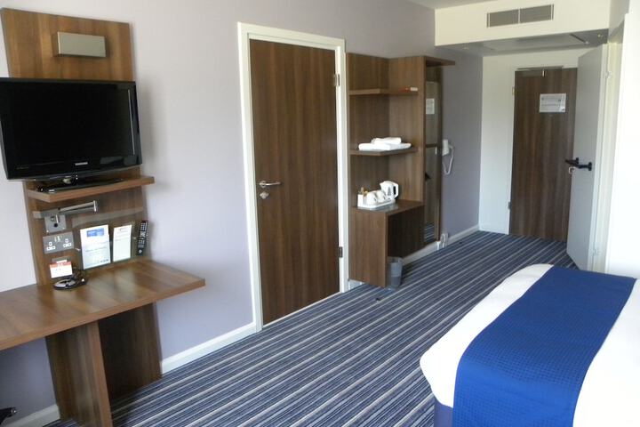 Room 2 of 51