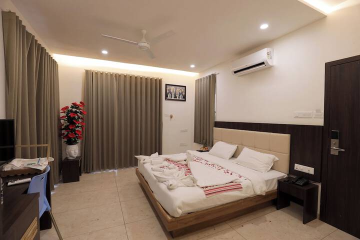 Room 4 of 50