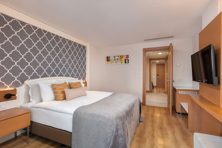 Room 25 of 280