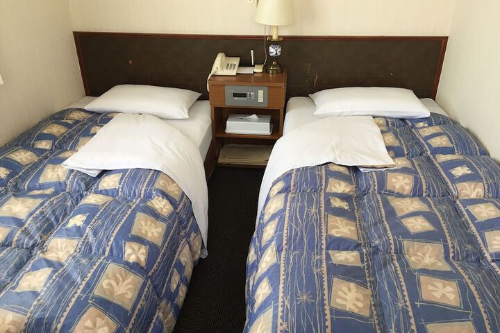 Room 10 of 11