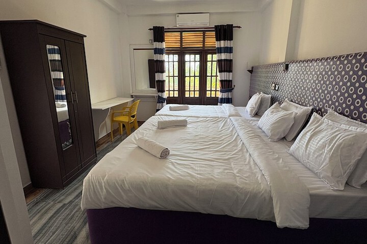 Room 10 of 52