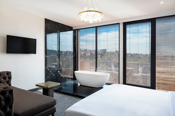 Room 11 of 51