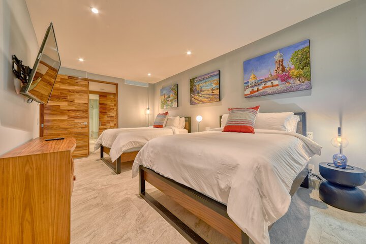 Room 9 of 270