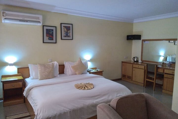 Room 10 of 51