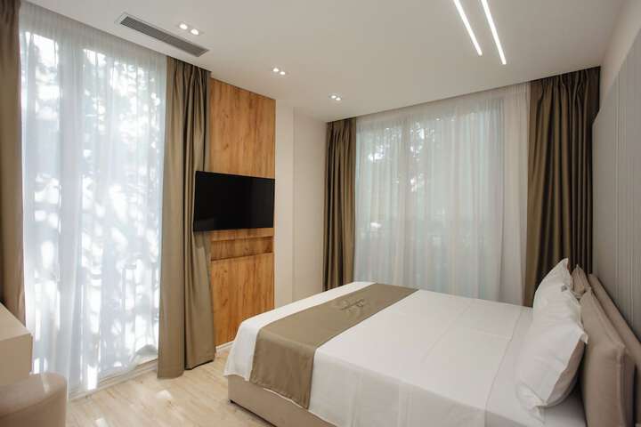 Room 2 of 16