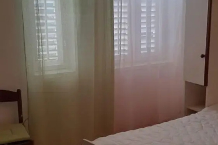 Room 4 of 20
