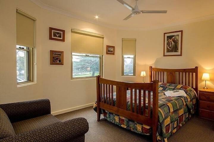 Room 2 of 10
